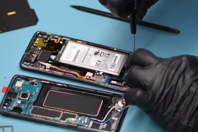 Samsung-Galaxy-A70-baterijos-keitimas.jpg