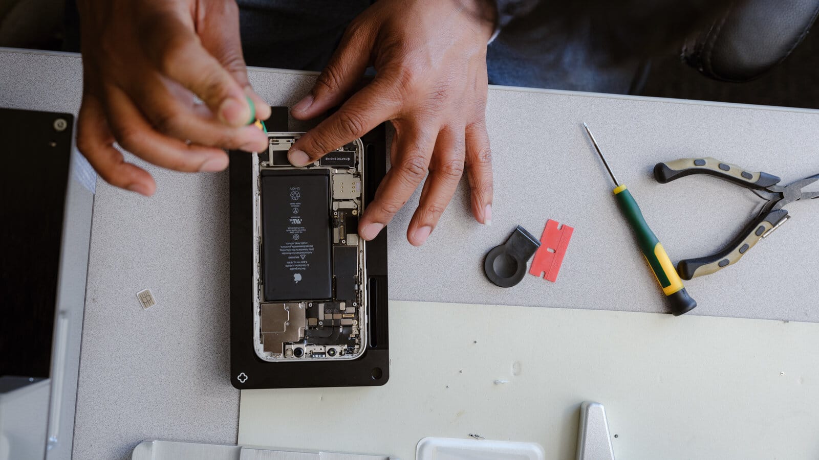 iPhone 11 Pro Max baterijos keitimas