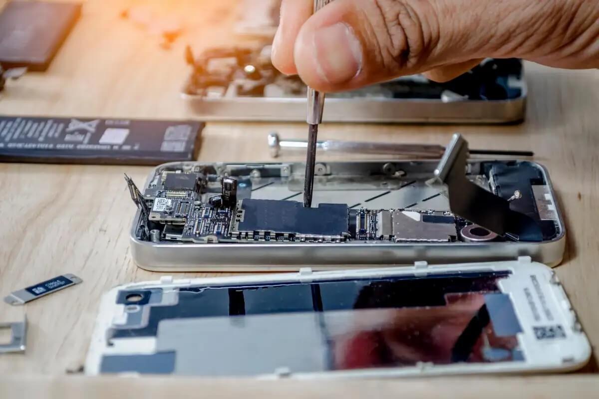 iPhone 11 Pro Max krovimo lizdo keitimas