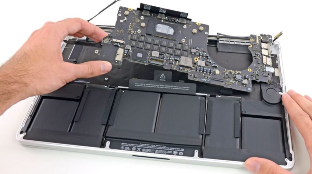 Macbook 12 motinines plokstes remontas